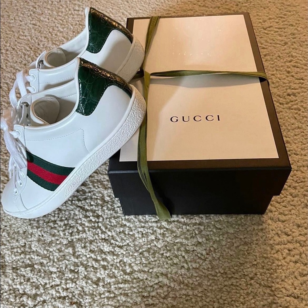 Women Gucci Ace Leather Sneaker